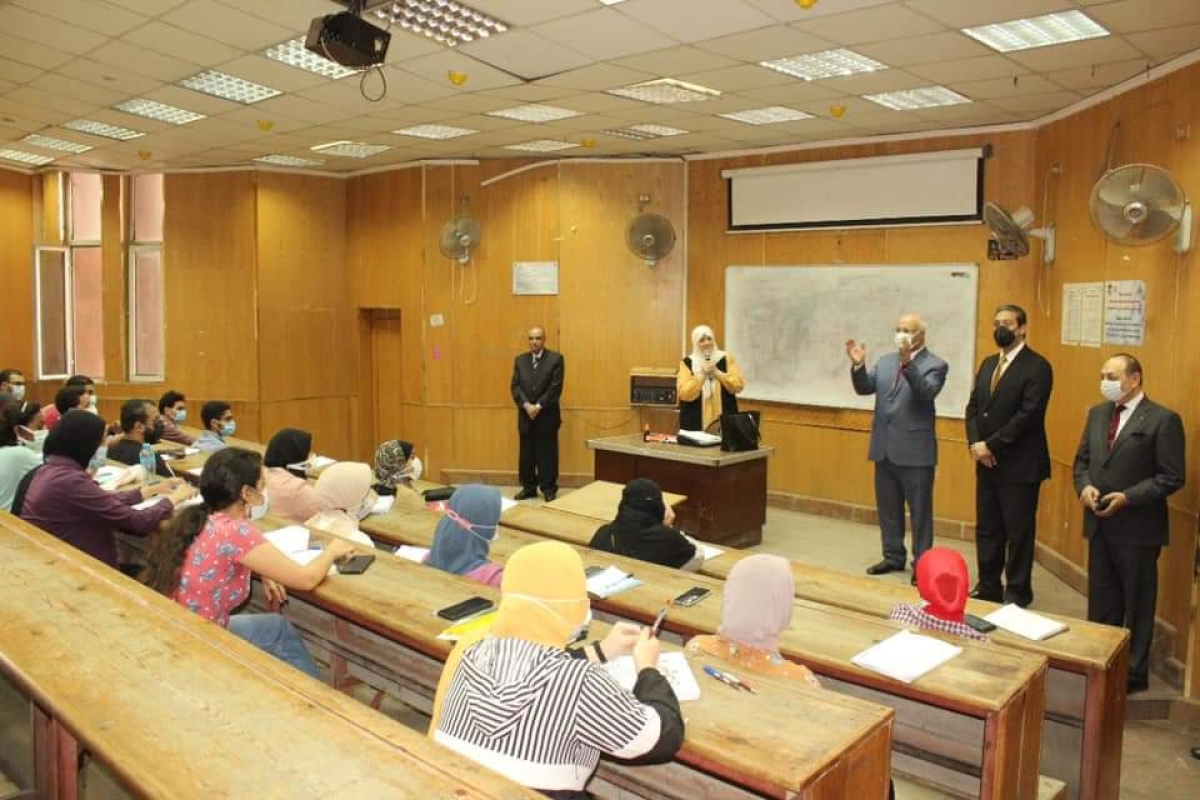 جولة تفقدية لرئيس الجامعة للكلية